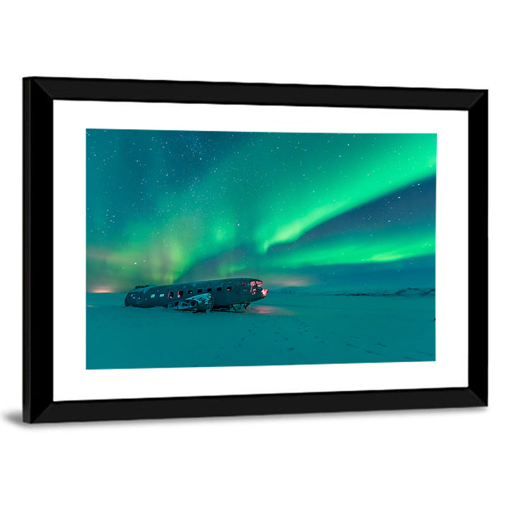 Northern Lights Over Sólheimasandur Wreck Wall Art