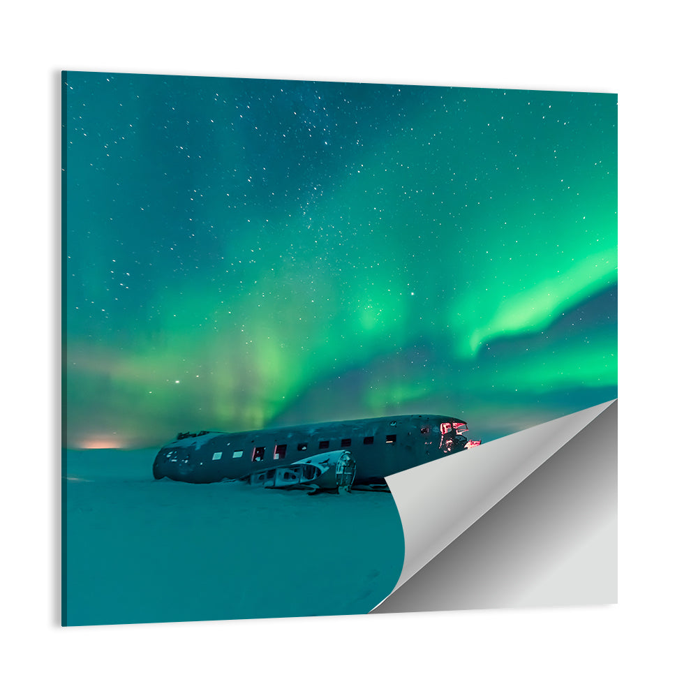 Northern Lights Over Sólheimasandur Wreck Wall Art