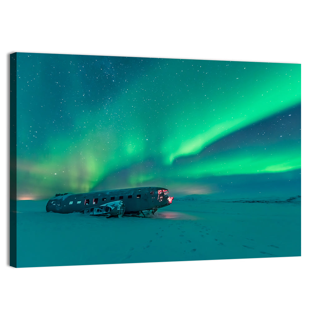 Northern Lights Over Sólheimasandur Wreck Wall Art
