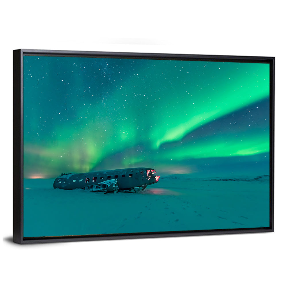 Northern Lights Over Sólheimasandur Wreck Wall Art