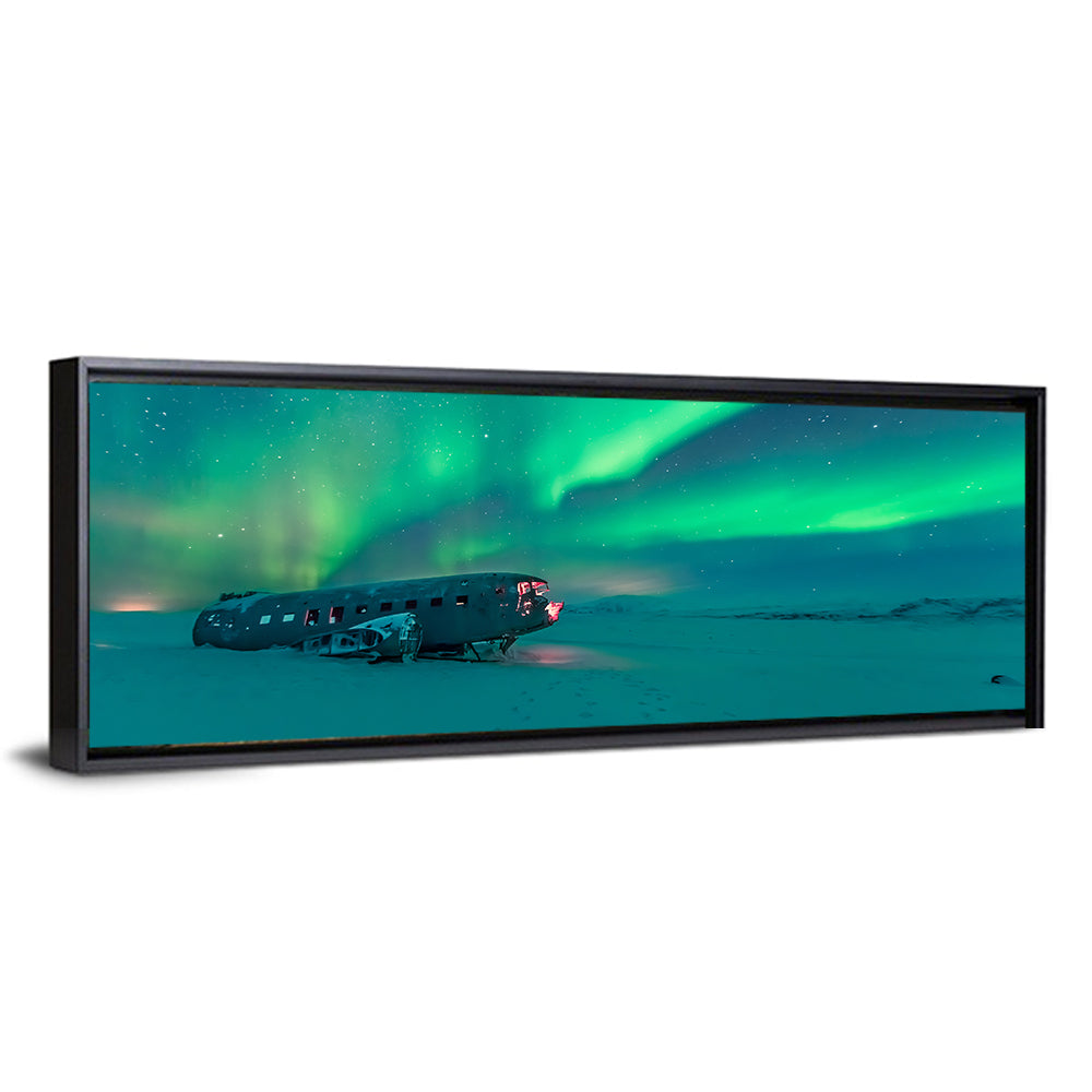Northern Lights Over Sólheimasandur Wreck Wall Art