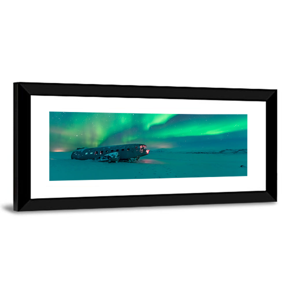 Northern Lights Over Sólheimasandur Wreck Wall Art