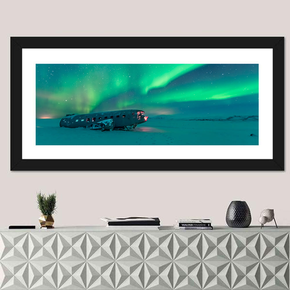 Northern Lights Over Sólheimasandur Wreck Wall Art